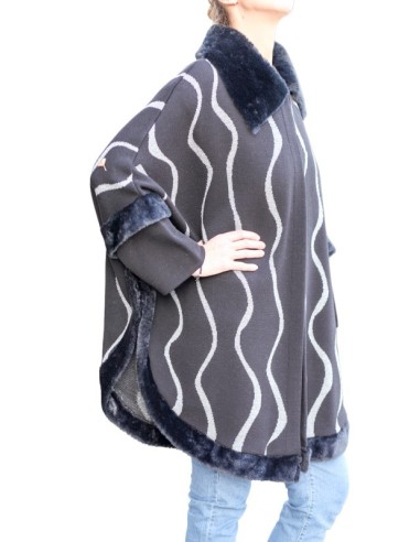 Poncho din tricot negru si alb, cu...