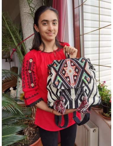 Rucsac din material textil cu broderie manuală, strasuri și paiete