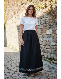 Fusta lunga pentru fete neagra cu broderie florala multicolora 2