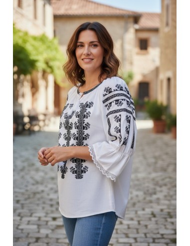 Bluza alba dama cu broderie neagra inspiratie traditionala