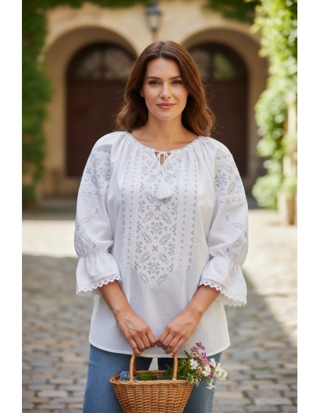 Bluza dama alba cu broderie argintie si maneca trei sferturi eleganta