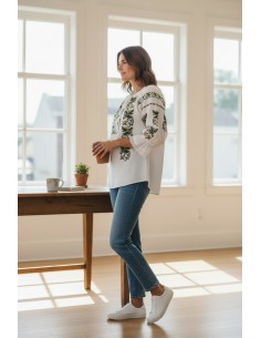Ie traditionala dama alba cu broderie verde si bej model elegant pentru femei 2