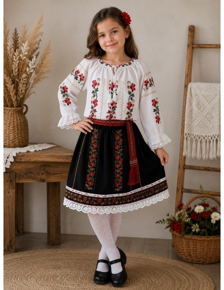 Ie traditionala fetite alba cu flori rosii si verzi pentru copii