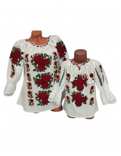 Set mama si fiica cu ie traditionala alba brodata cu trandafiri rosii