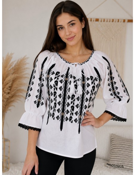 Ie traditionala dama alba cu broderie neagra eleganta