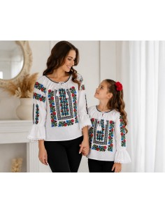 Set mama si fiica cu ii traditionale albe brodate floral rosu si albastru 2