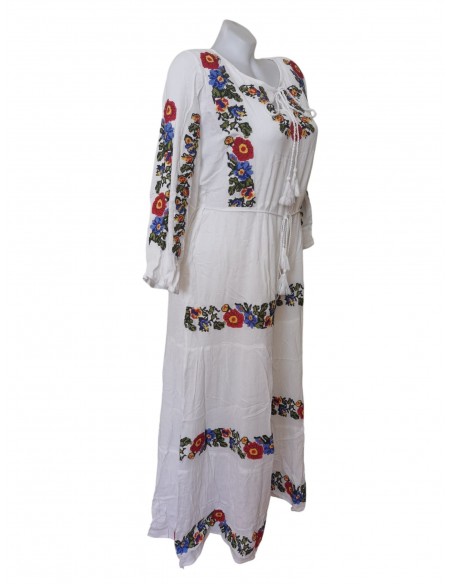Rochie traditionala alba dama cu broderie florala multicolora si maneca trei sferturi