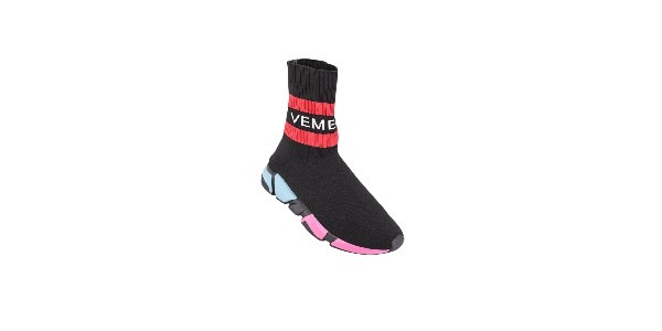 „Classic Socks pentru femei – confortul esenţial în fiecare pas”