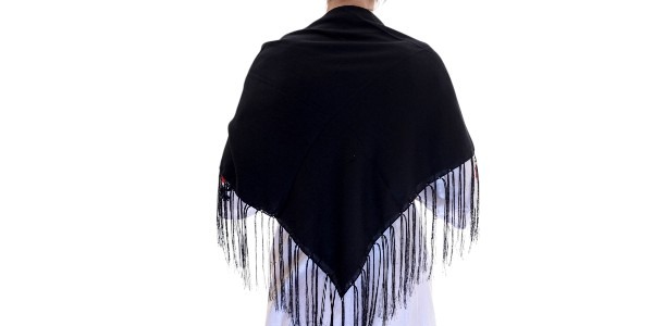 Batic tradițional negru cu franjuri – eleganța discretă care nu se demodează